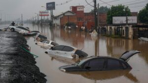carros desastre enchentes chuva RS