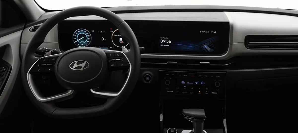 Carro em um ambiente arborizado