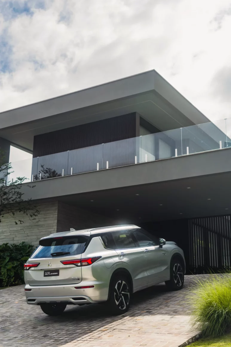 Mitsubishi Outlander  HPE-S PHEV  4