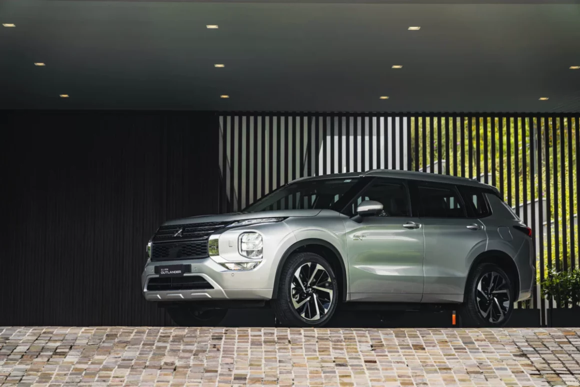 Mitsubishi Outlander  HPE-S PHEV  0