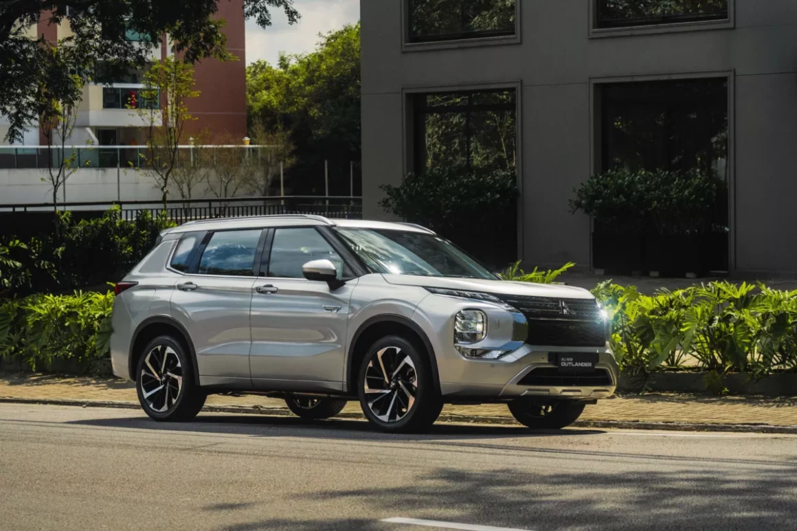 Mitsubishi Outlander  HPE-S PHEV  1