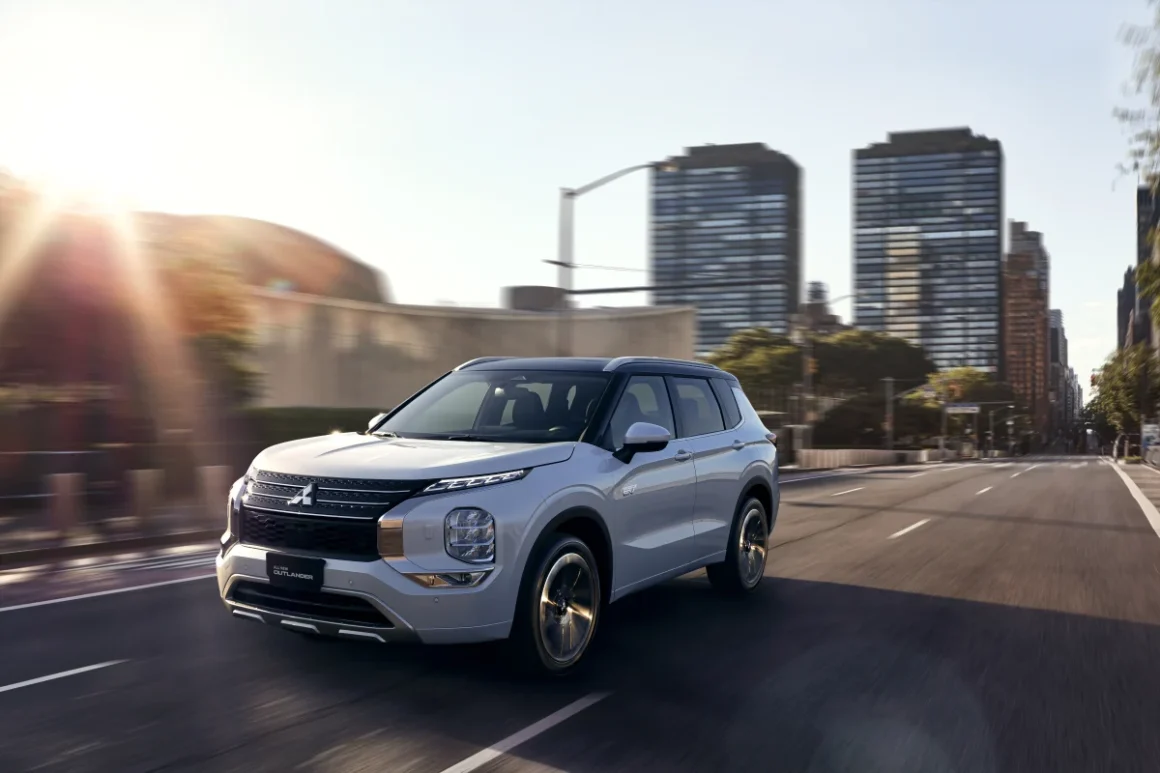 Mitsubishi Outlander  HPE-S PHEV  0