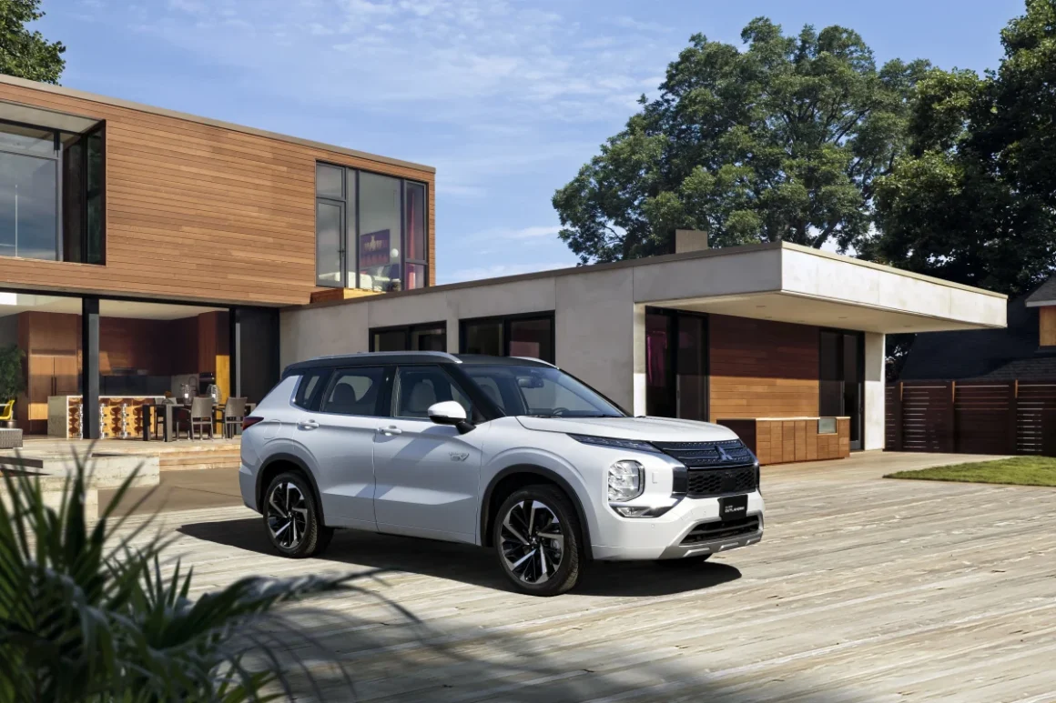 Mitsubishi Outlander  HPE-S PHEV  1