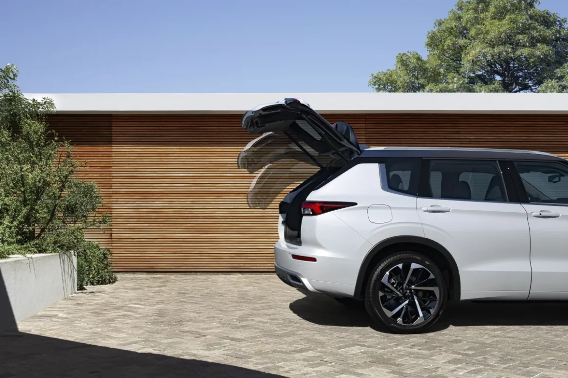 Mitsubishi Outlander  HPE-S PHEV  5