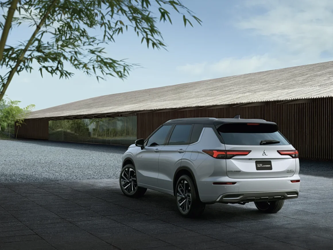 Mitsubishi Outlander  HPE-S PHEV  12